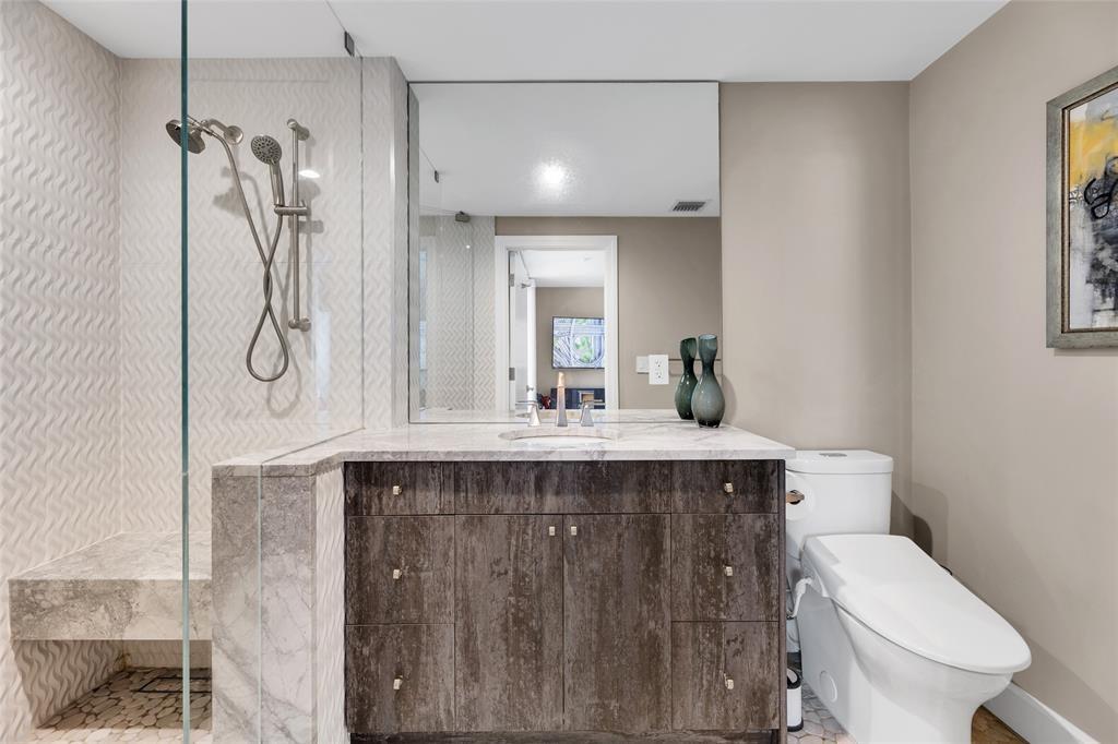 PORTSIDE YACHT CLUB - Residential