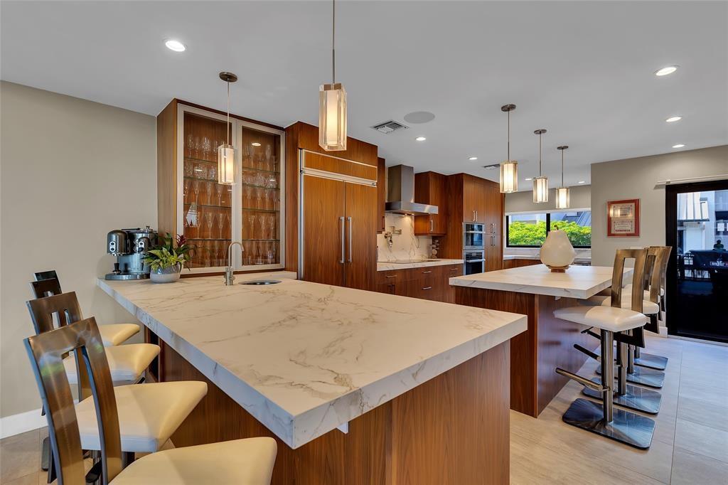 PORTSIDE YACHT CLUB - Residential