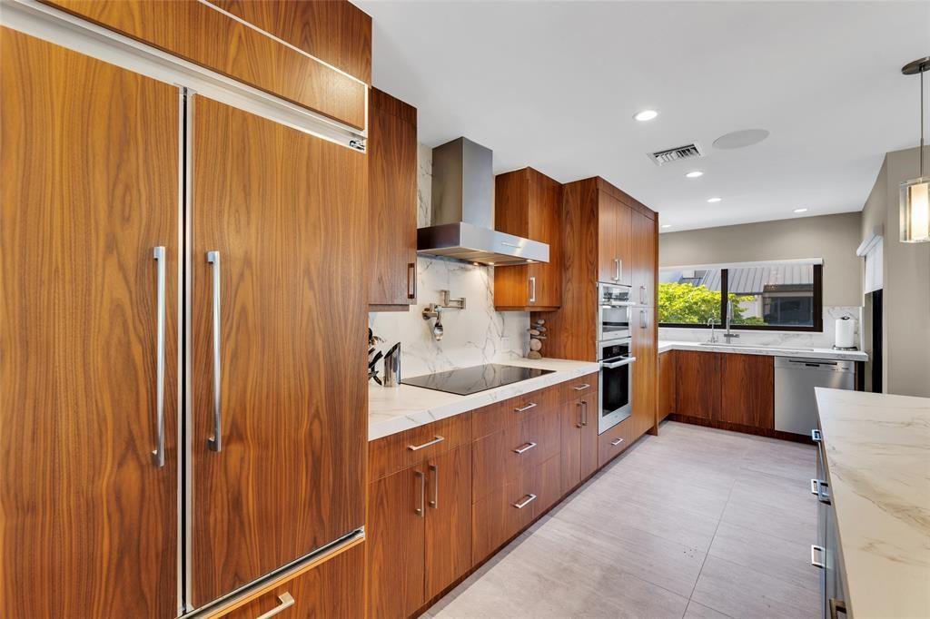 PORTSIDE YACHT CLUB - Residential