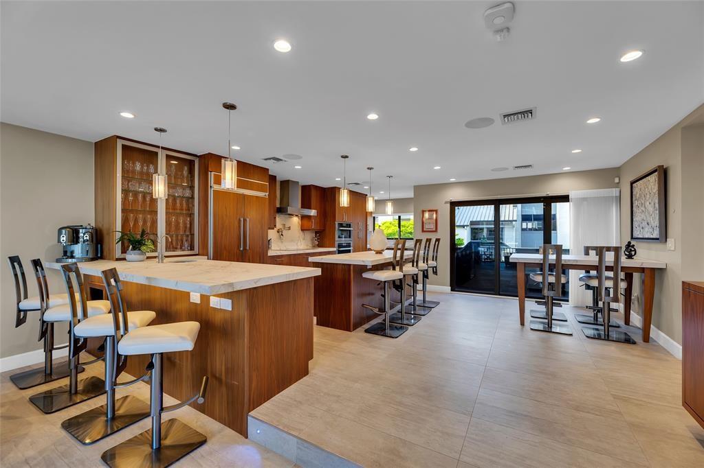 PORTSIDE YACHT CLUB - Residential