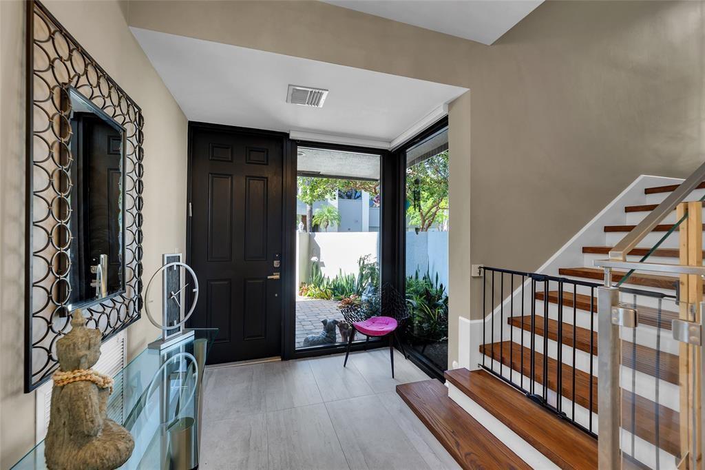 PORTSIDE YACHT CLUB - Residential
