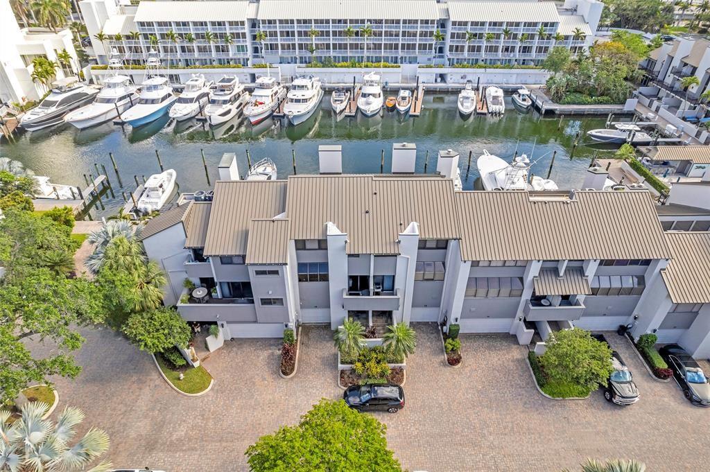 PORTSIDE YACHT CLUB - Residential