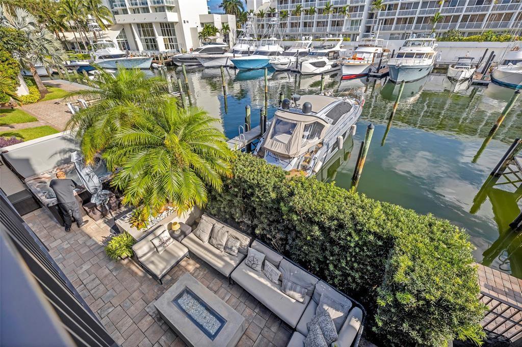 PORTSIDE YACHT CLUB - Residential