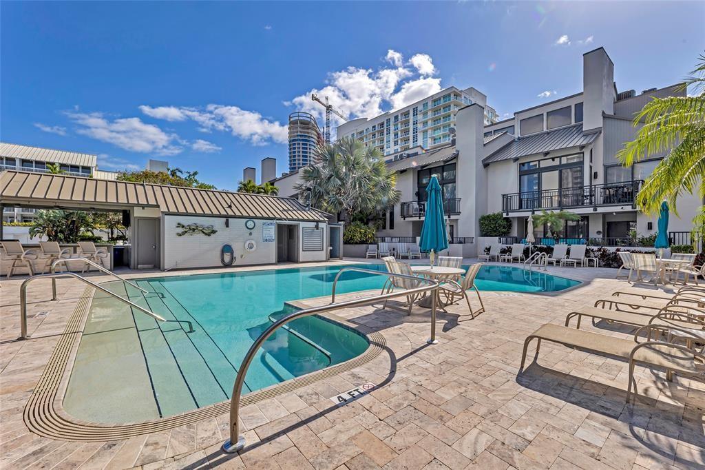 PORTSIDE YACHT CLUB - Residential
