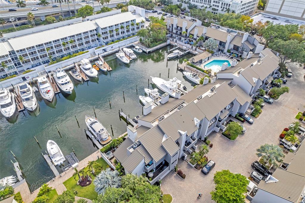 PORTSIDE YACHT CLUB - Residential