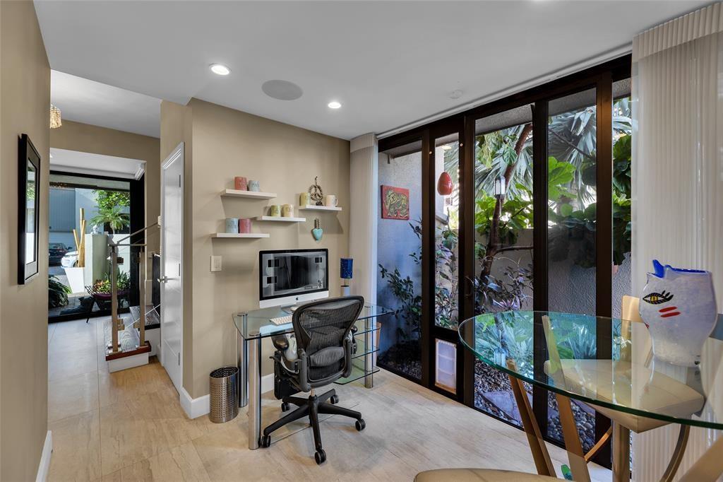 PORTSIDE YACHT CLUB - Residential