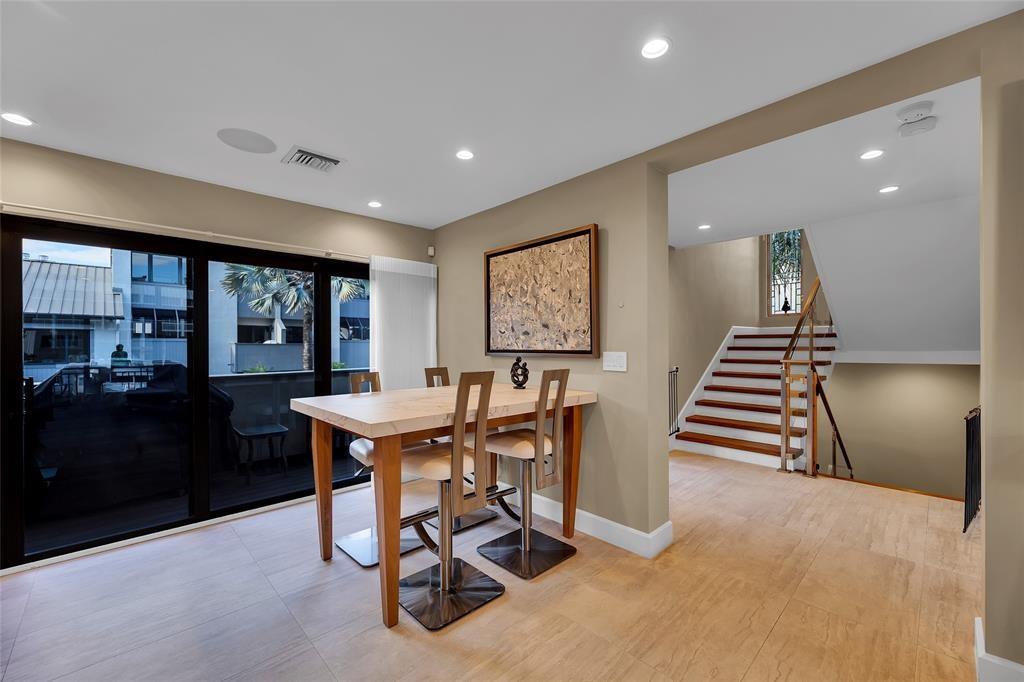 PORTSIDE YACHT CLUB - Residential
