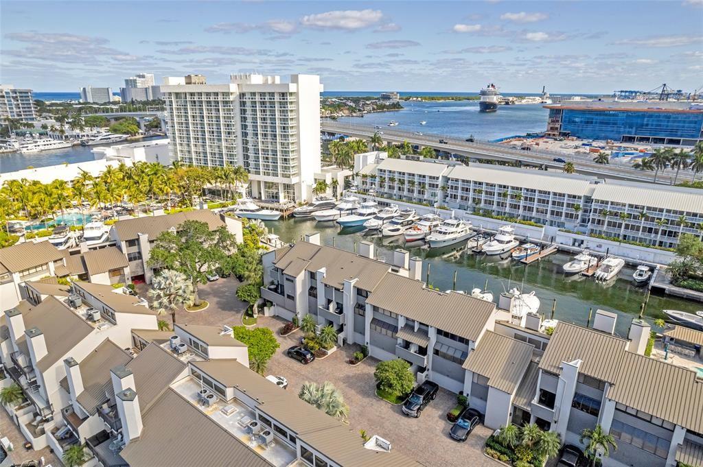 PORTSIDE YACHT CLUB - Residential