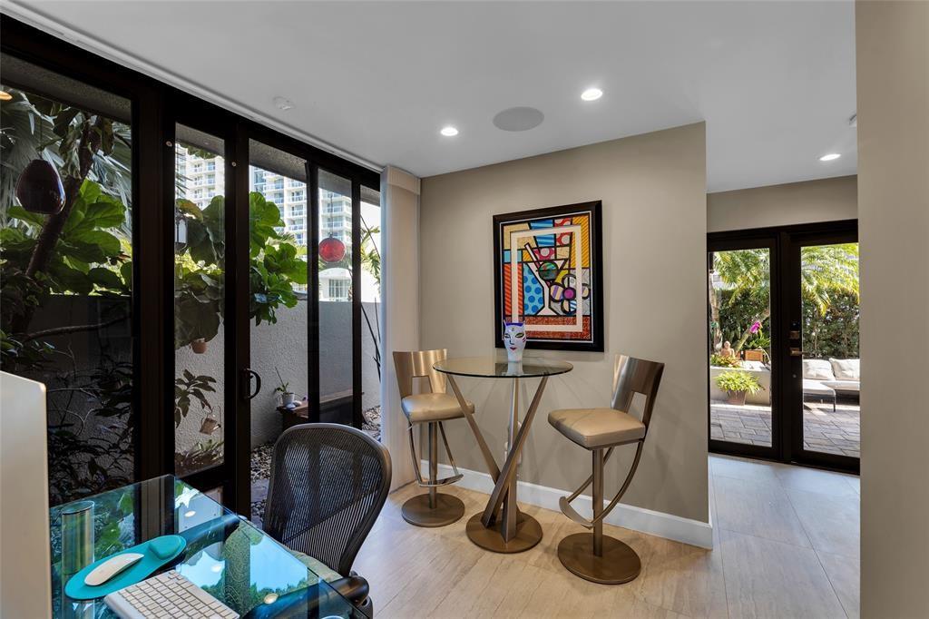 PORTSIDE YACHT CLUB - Residential