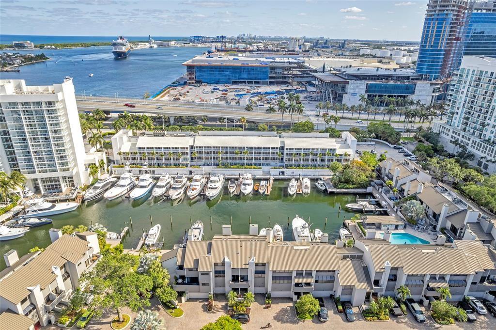 PORTSIDE YACHT CLUB - Residential