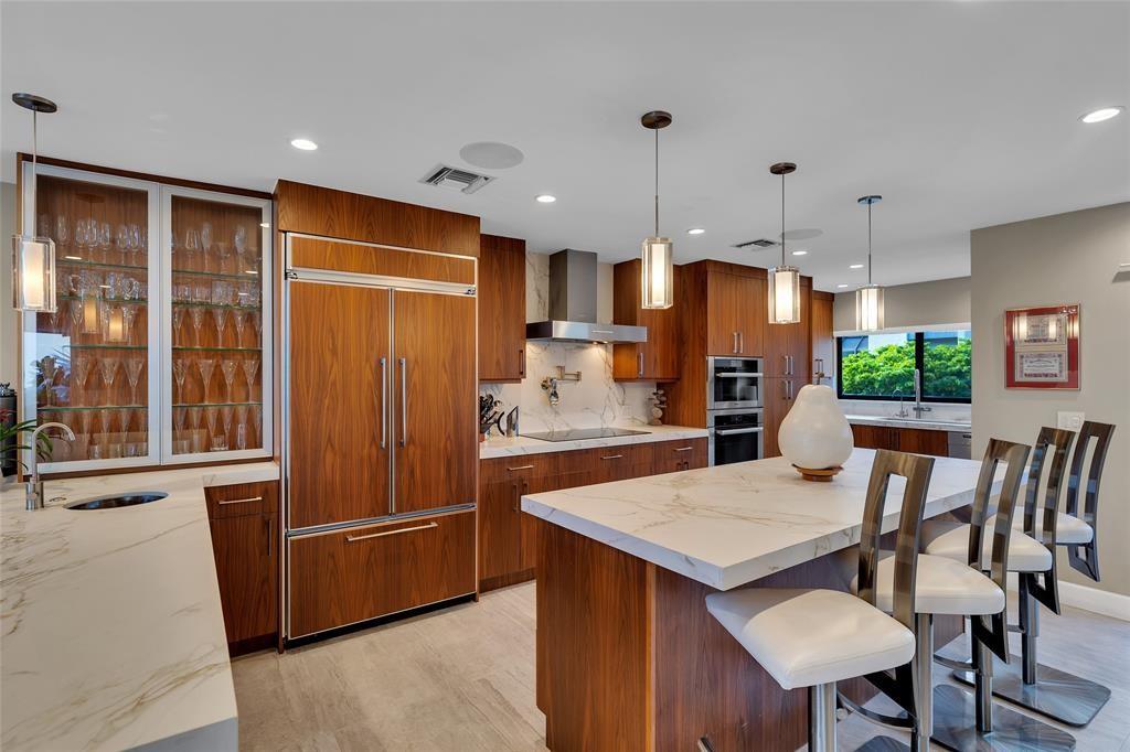 PORTSIDE YACHT CLUB - Residential