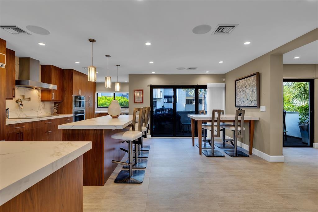 PORTSIDE YACHT CLUB - Residential