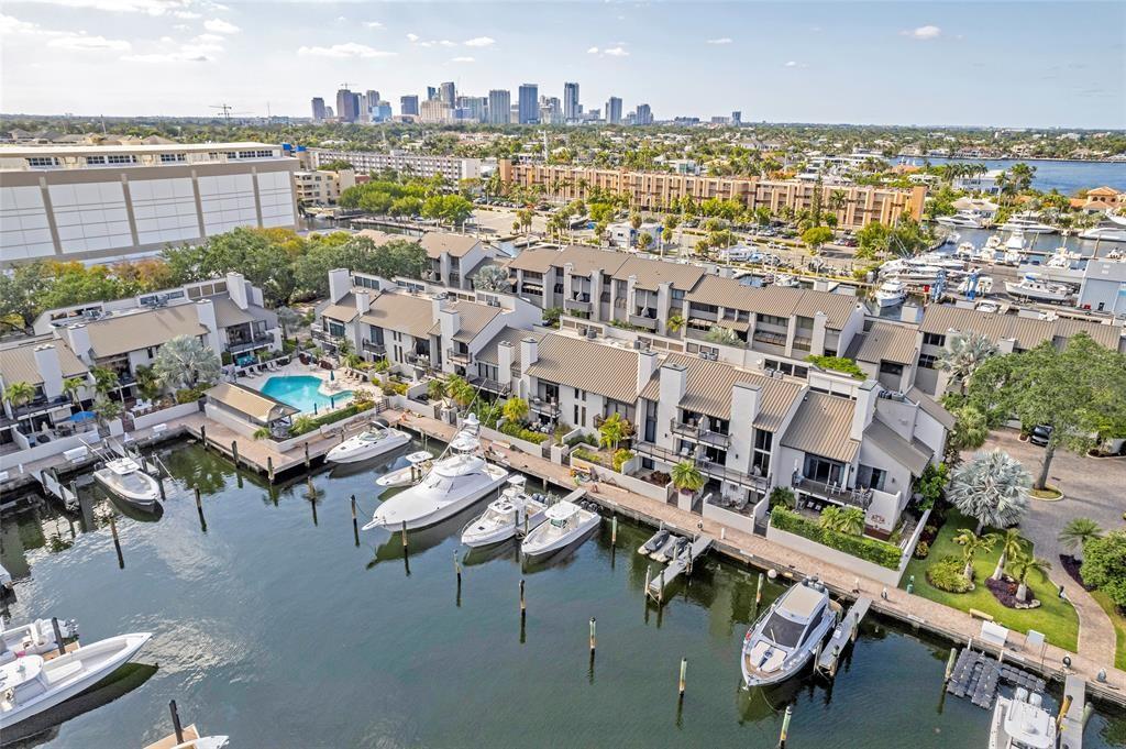 PORTSIDE YACHT CLUB - Residential