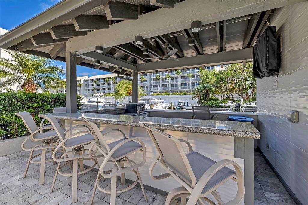PORTSIDE YACHT CLUB - Residential