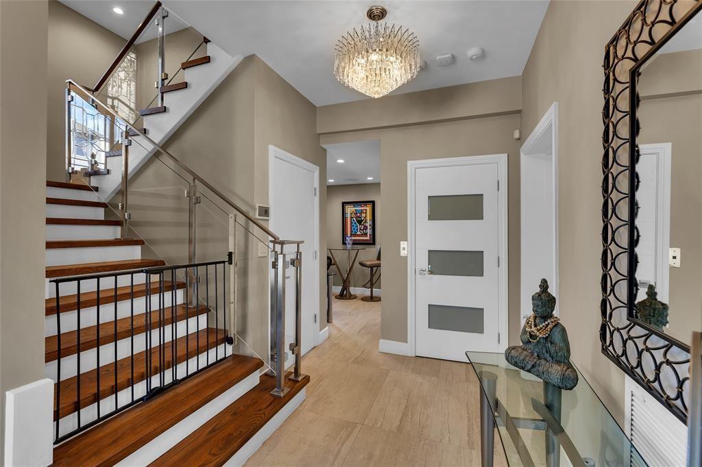 PORTSIDE YACHT CLUB - Residential