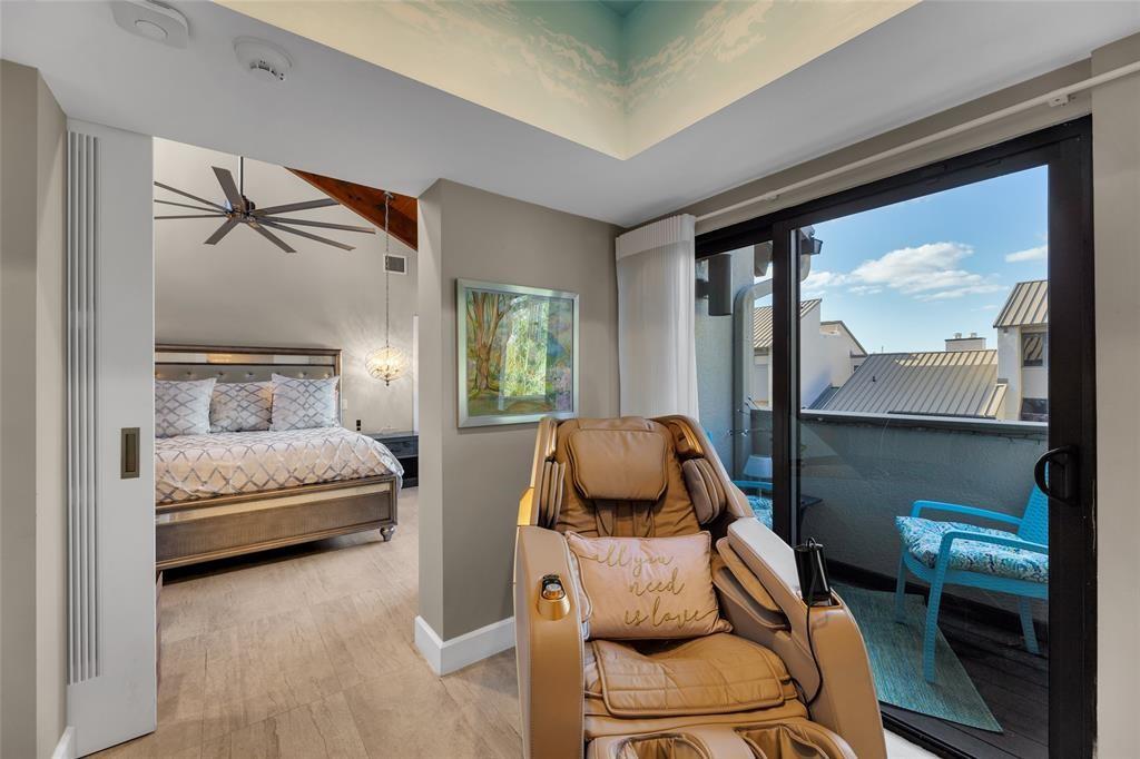 PORTSIDE YACHT CLUB - Residential