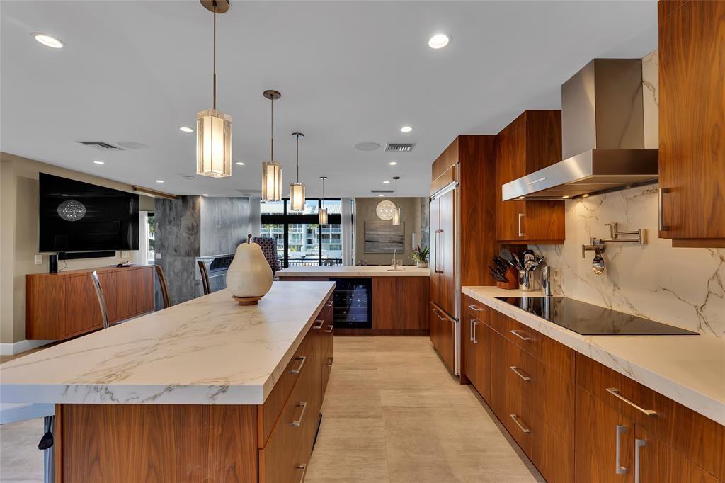 PORTSIDE YACHT CLUB - Residential