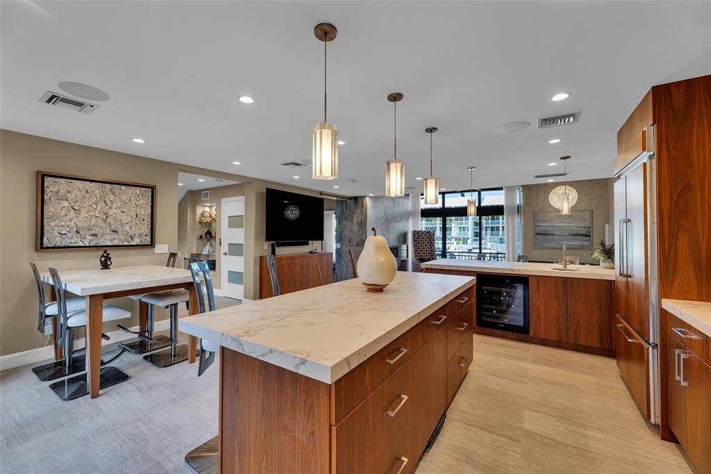 PORTSIDE YACHT CLUB - Residential