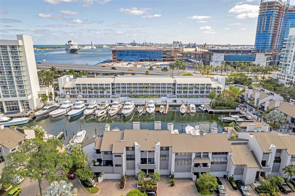 PORTSIDE YACHT CLUB - Residential