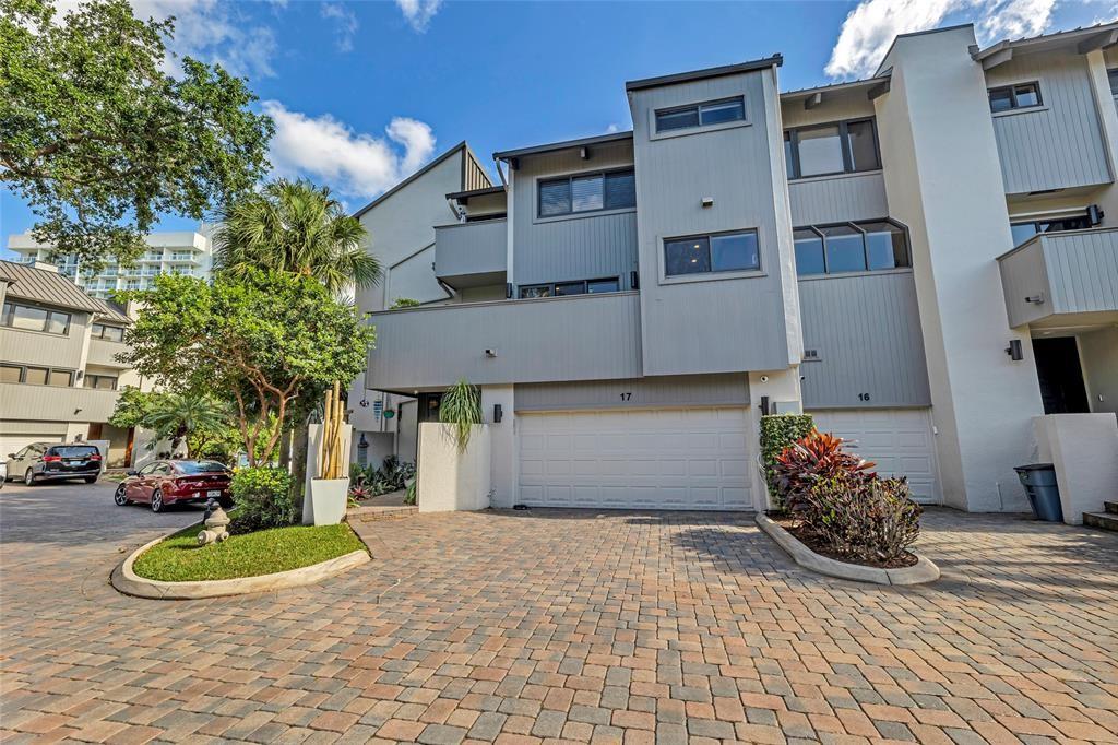PORTSIDE YACHT CLUB - Residential
