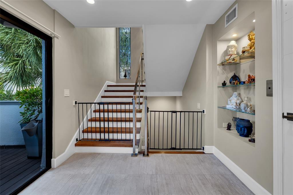 PORTSIDE YACHT CLUB - Residential