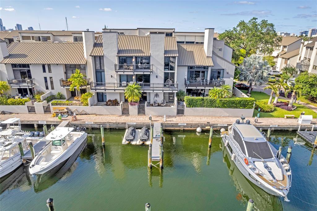 PORTSIDE YACHT CLUB - Residential