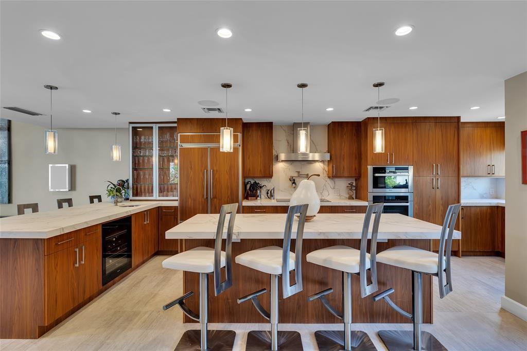 PORTSIDE YACHT CLUB - Residential