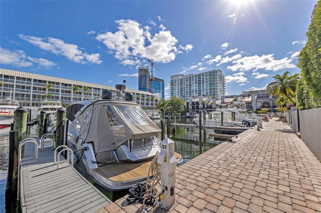 PORTSIDE YACHT CLUB - Residential