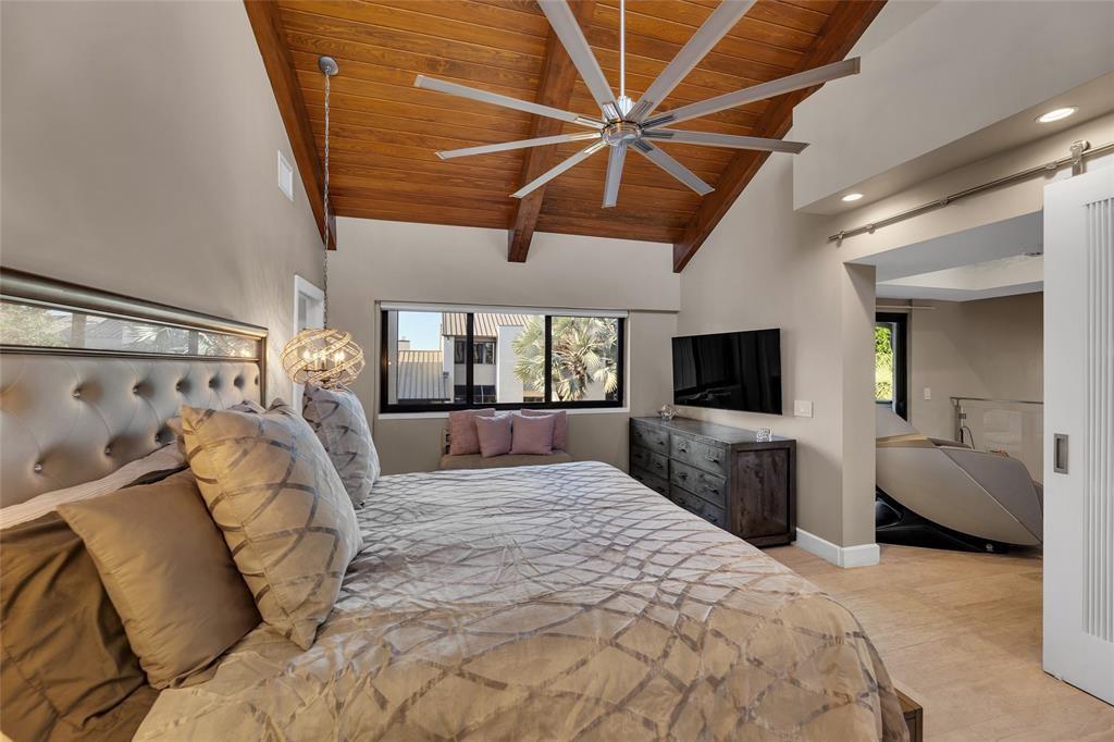 PORTSIDE YACHT CLUB - Residential