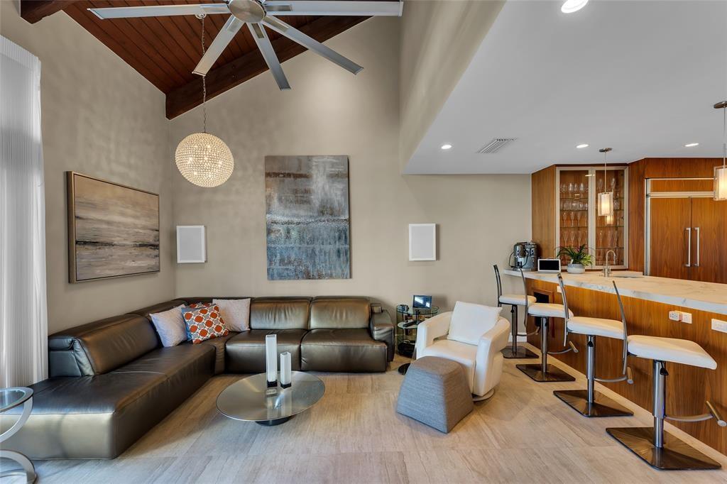 PORTSIDE YACHT CLUB - Residential