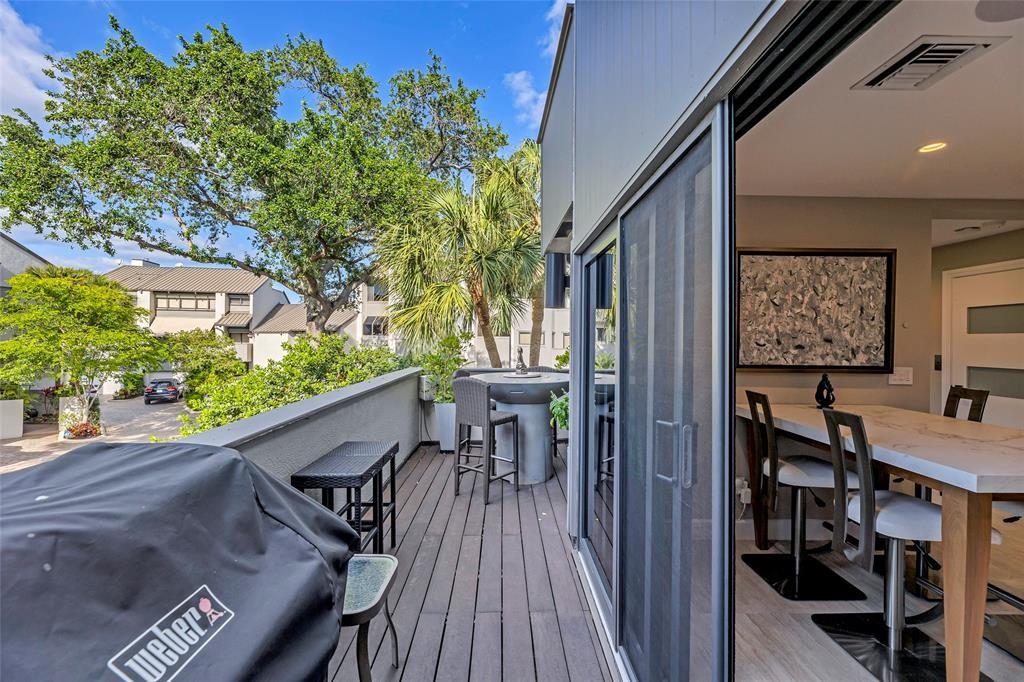 PORTSIDE YACHT CLUB - Residential