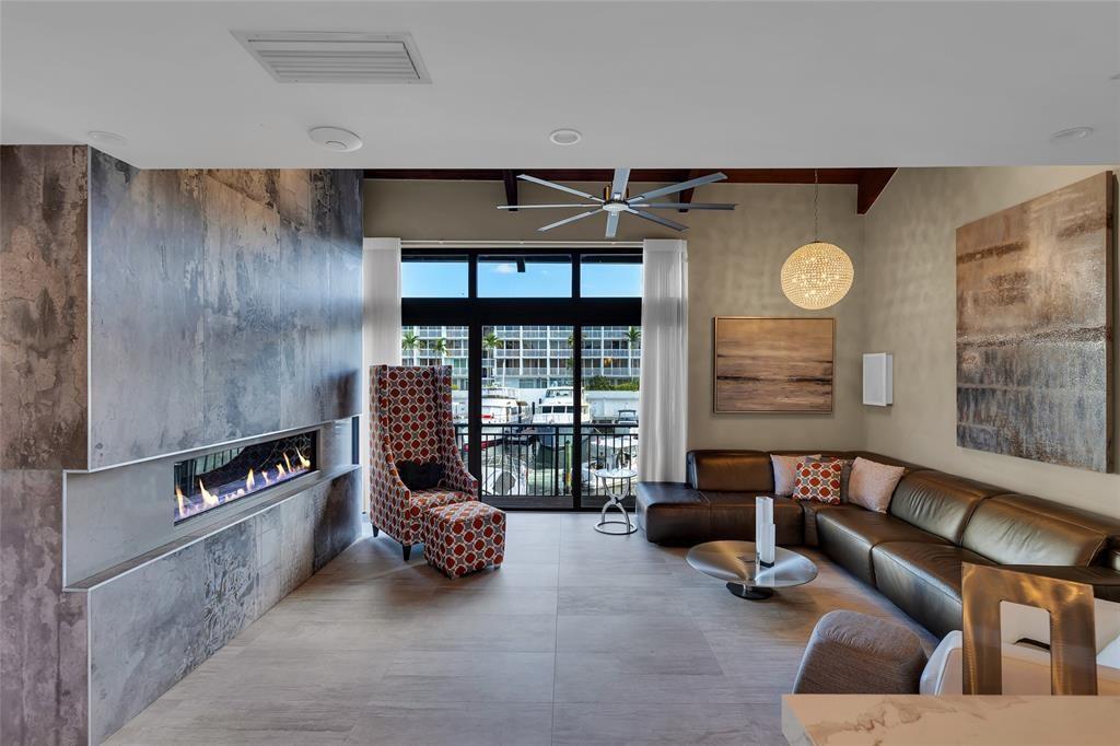 PORTSIDE YACHT CLUB - Residential
