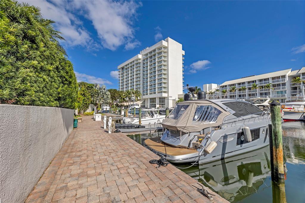 PORTSIDE YACHT CLUB - Residential