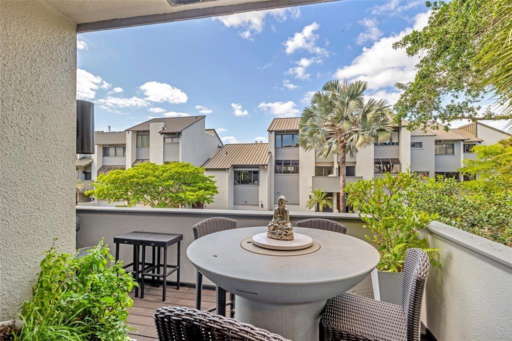 PORTSIDE YACHT CLUB - Residential