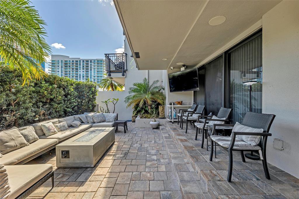 PORTSIDE YACHT CLUB - Residential