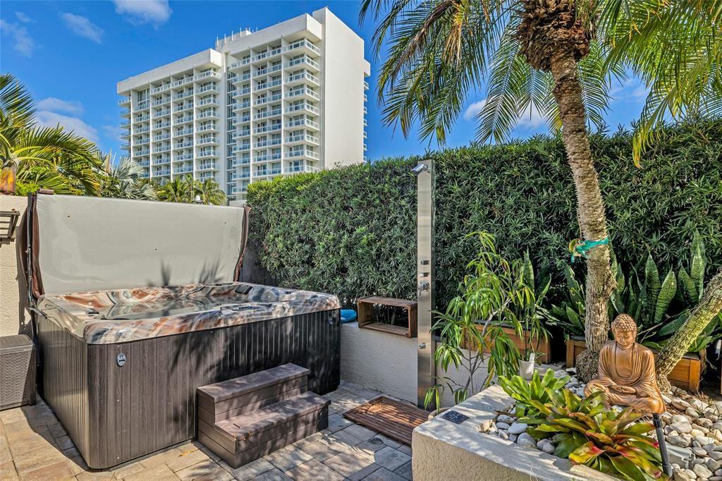 PORTSIDE YACHT CLUB - Residential