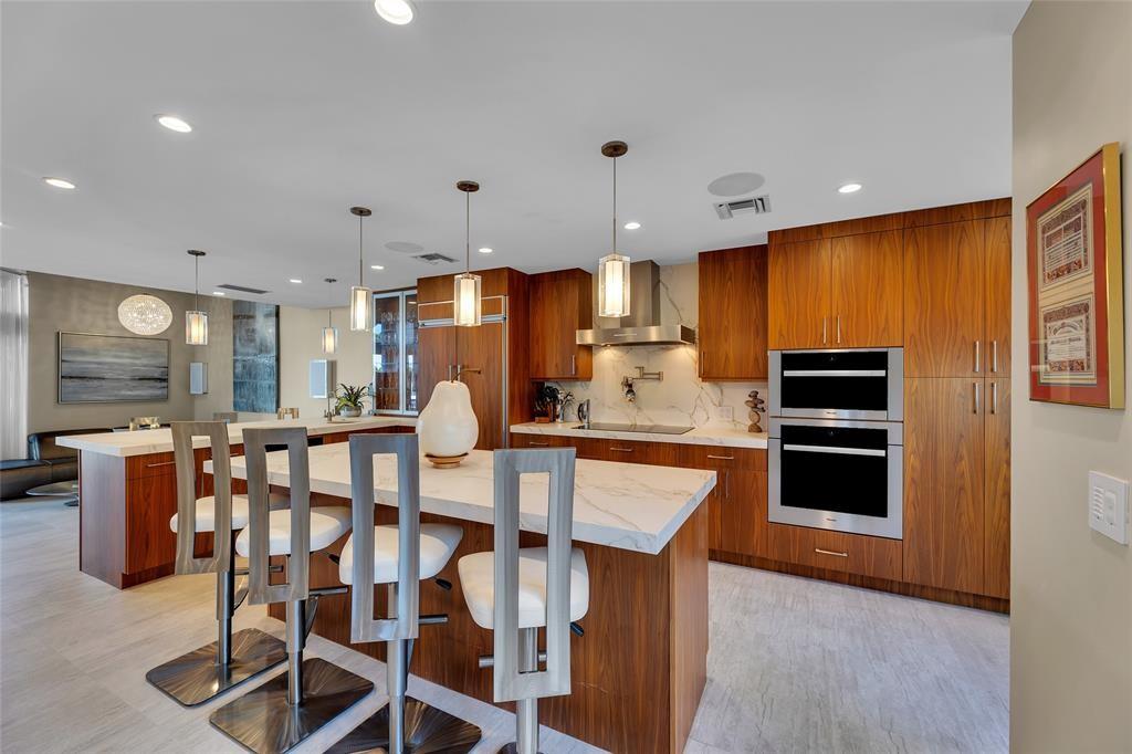 PORTSIDE YACHT CLUB - Residential