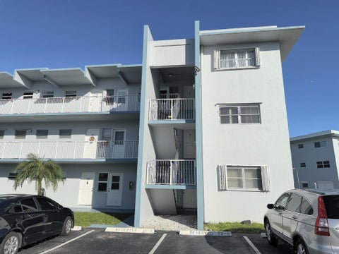 Tiny photo for 2309 PARK Lane #210, Hollywood, FL 33021 (MLS # B26089346)