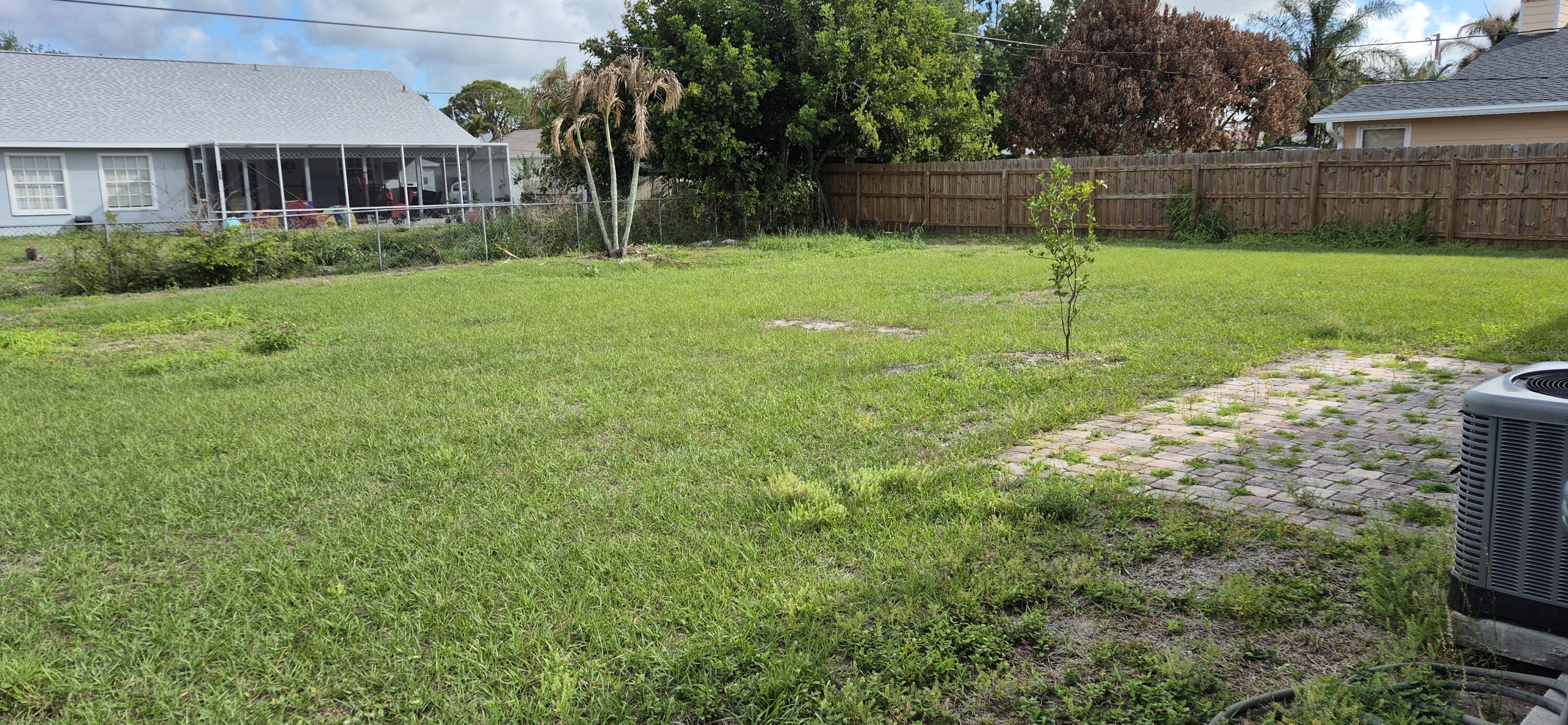 825 SW Canary Terrace