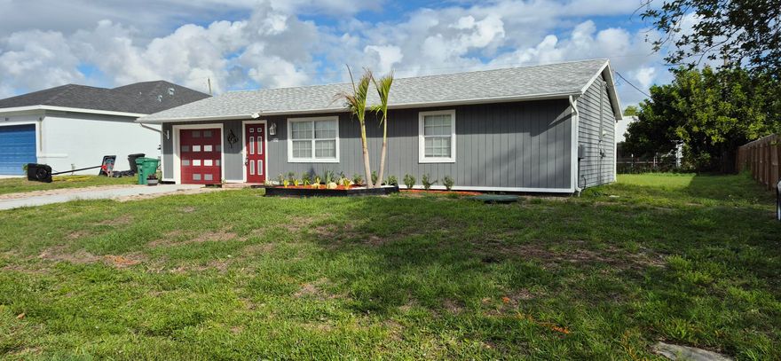 Great starter home or downsizer located in Port St. Lucie close to Parks. Minutes to Parks, shopping and No HOA fees.