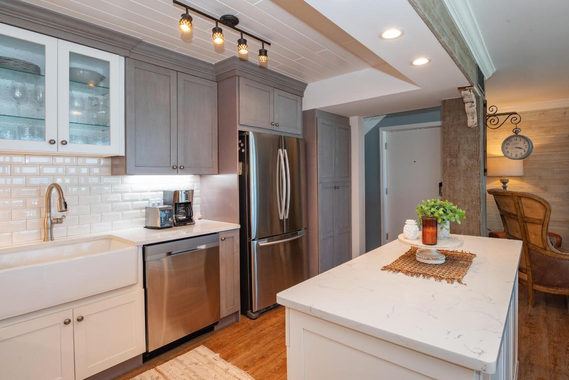 BEACHWOOD VILLAS CONDO - Residential