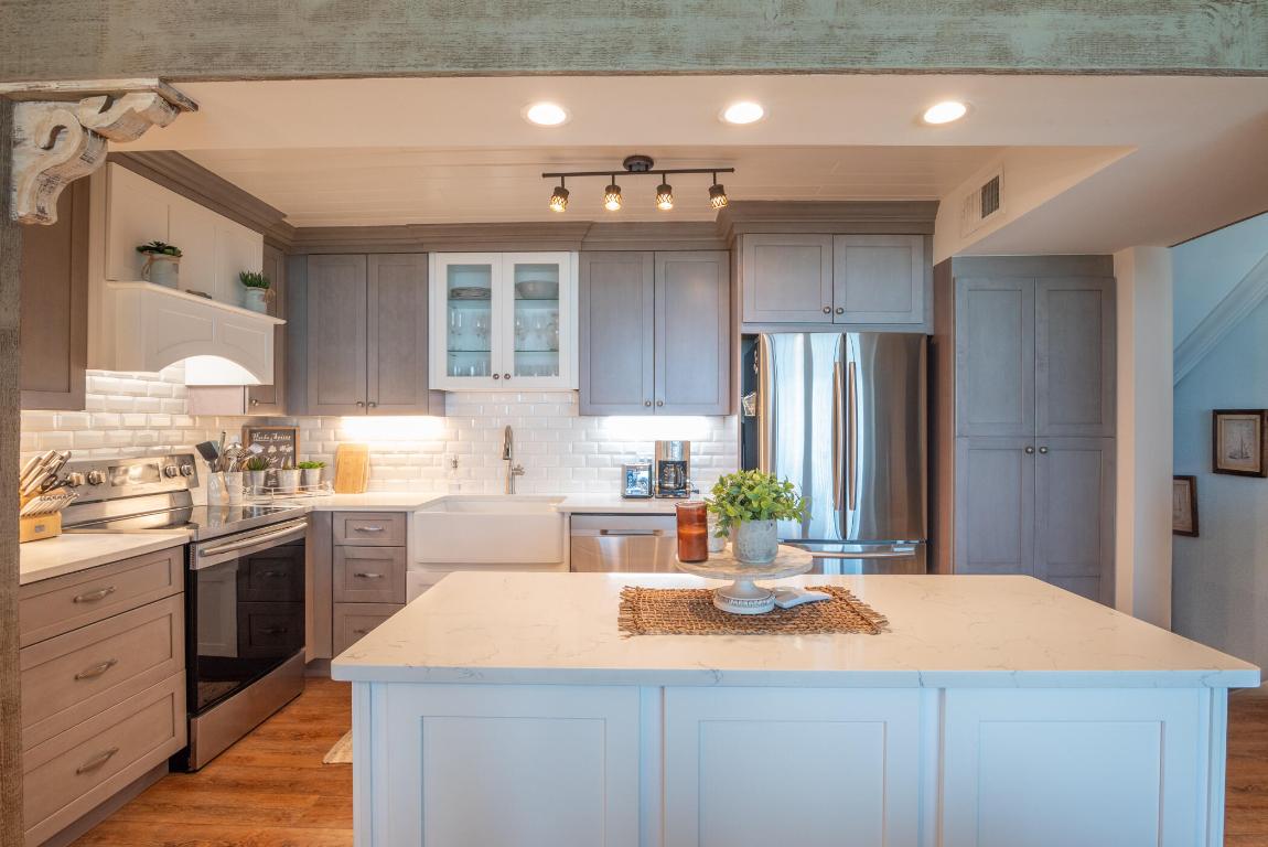 BEACHWOOD VILLAS CONDO - Residential