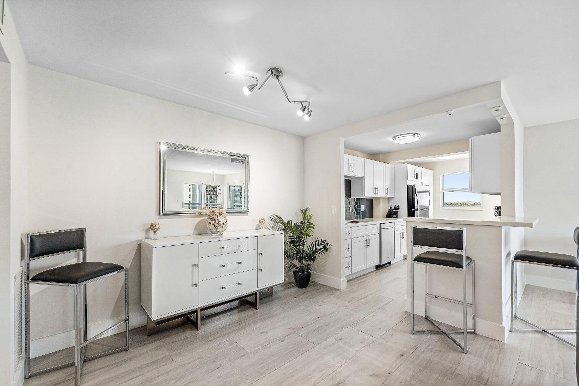 1160 Hillsboro Mile 607