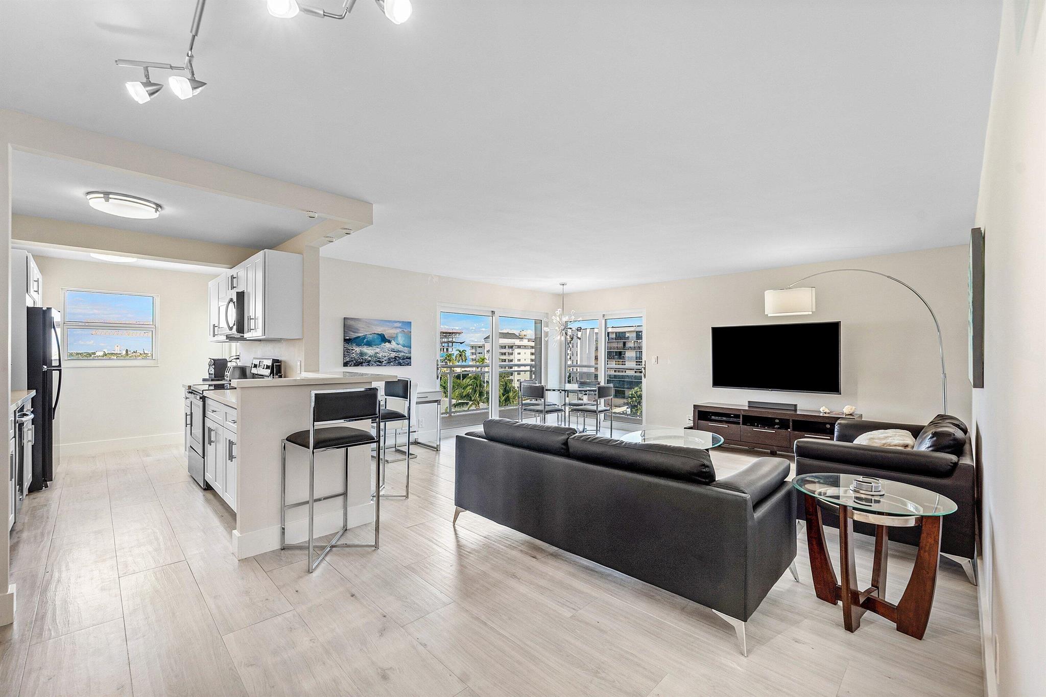 1160 Hillsboro Mile 607