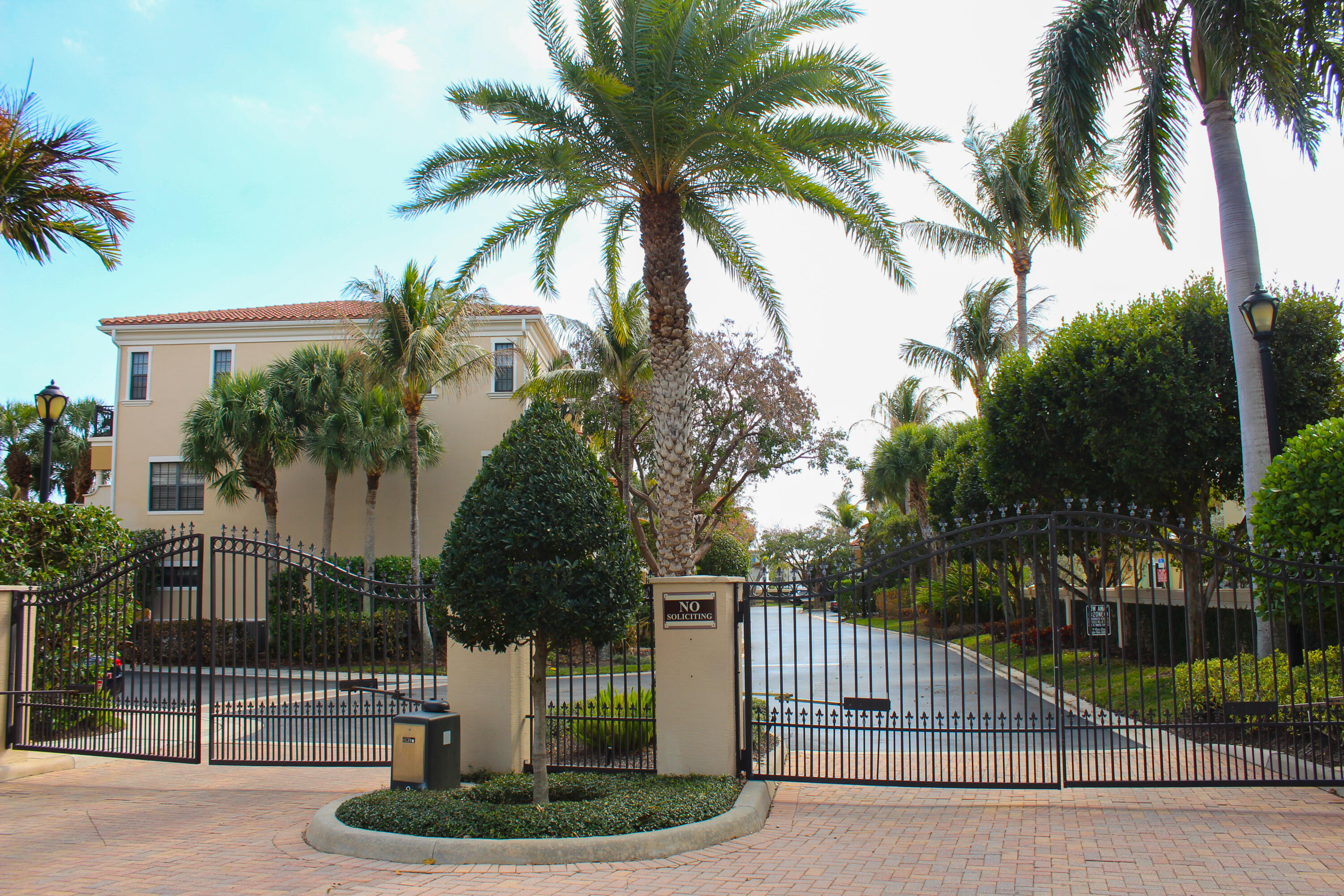 CASA DEL SOL OF TEQUESTA - Residential