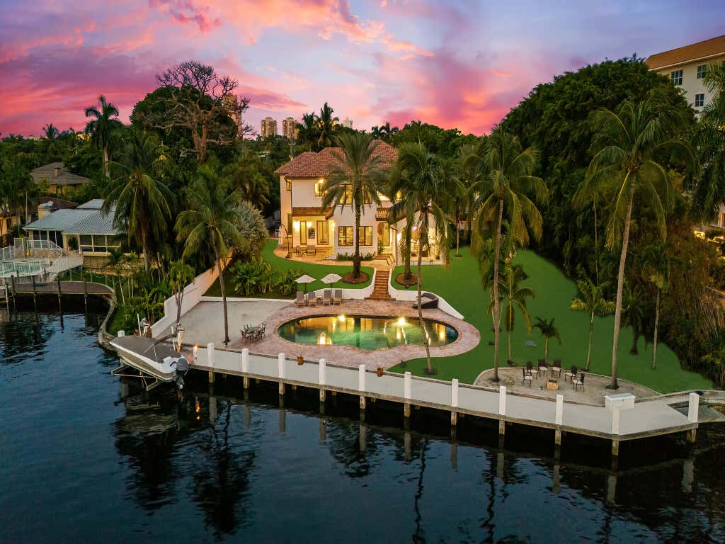 Photo of 2101 MIDDLE RIVER Drive, Fort Lauderdale, FL 33305 (MLS # B26058893)