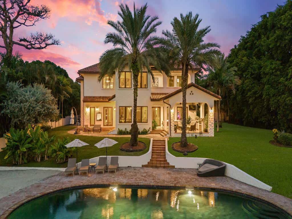 Photo of 2101 MIDDLE RIVER Drive, Fort Lauderdale, FL 33305 (MLS # B26058893)