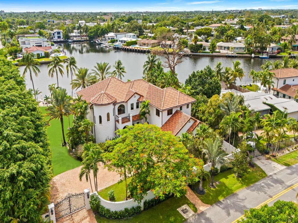 Photo of 2101 MIDDLE RIVER Drive, Fort Lauderdale, FL 33305 (MLS # B26058893)