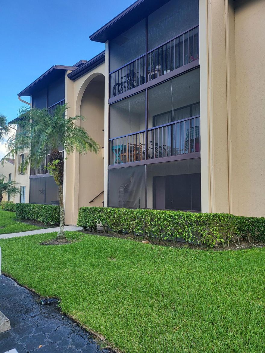 Centrally located in the heart of Greenacres close to shops & restaurants.  This 2/2 condo unit is on the first floor with 1 assigned parking space.