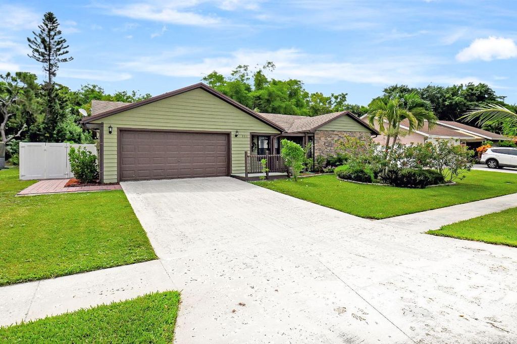 Photo of 9311 Longmeadow Circle, Boynton Beach, FL 33436 (MLS # R11143943)